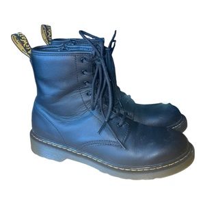 Dr. Martens 1460 Y  BlackLeather Lace Up/Side Zip Boots Men’s 6 Women’s 7